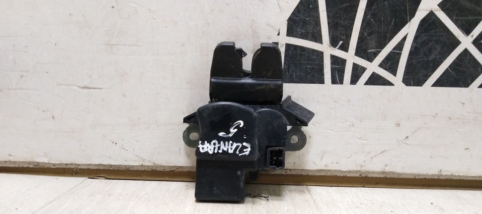 Замок багажника Hyundai Elantra 5 oem 812303X010 (11-16)