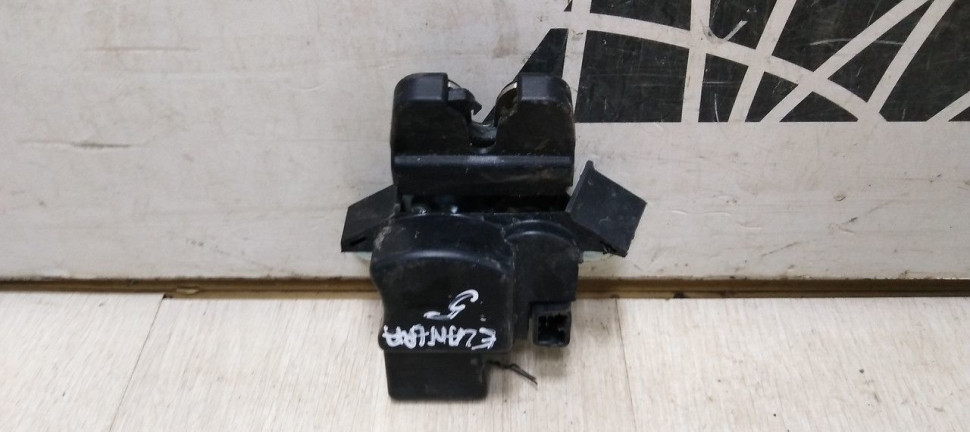 Замок багажника Hyundai Elantra 5 oem 812303X010 (11-16) Замок багажника Hyundai Elantra 5 oem 812303X010 (11-16)