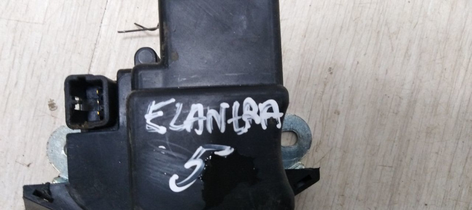 Замок багажника Hyundai Elantra 5 oem 812303X010 (11-16) Замок багажника Hyundai Elantra 5 oem 812303X010 (11-16)