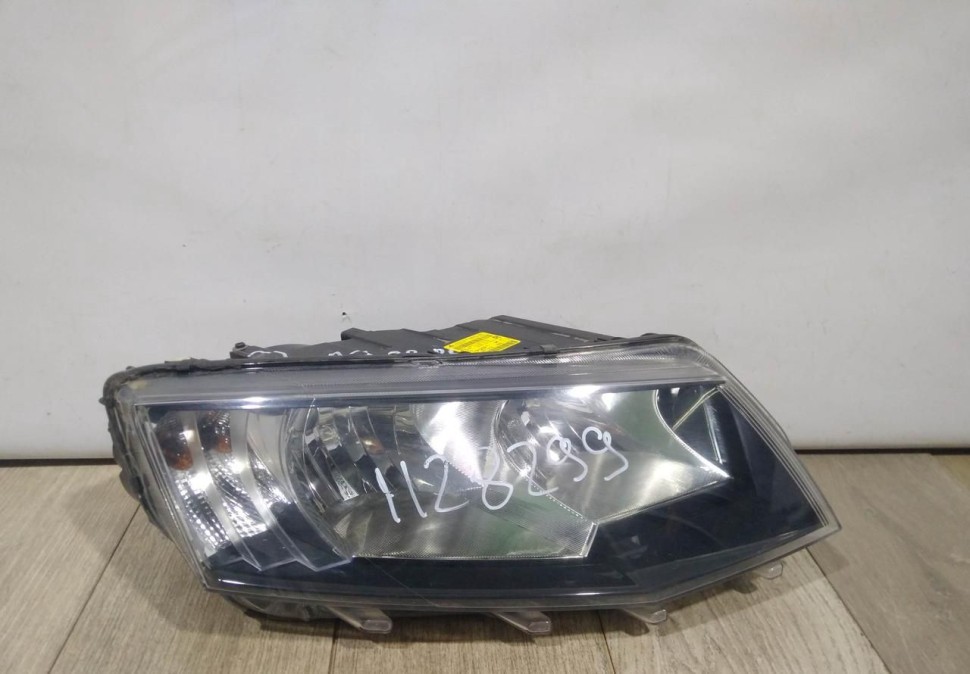 Фара галоген правая бу Skoda Octavia A7 до рестайлинг OEM 5E1941016