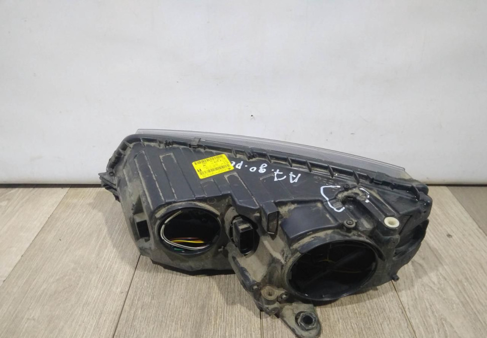 Фара галоген правая бу Skoda Octavia A7 до рестайлинг OEM 5E1941016