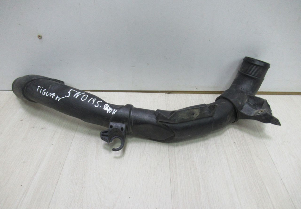 Патрубок интеркулера Volkswagen Tiguan 1 oem 5N0145840G