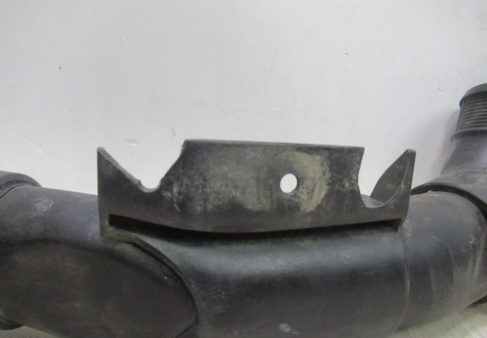 Патрубок интеркулера Volkswagen Tiguan 1 oem 5N0145840G Патрубок интеркулера Volkswagen Tiguan 1 oem 5N0145840G