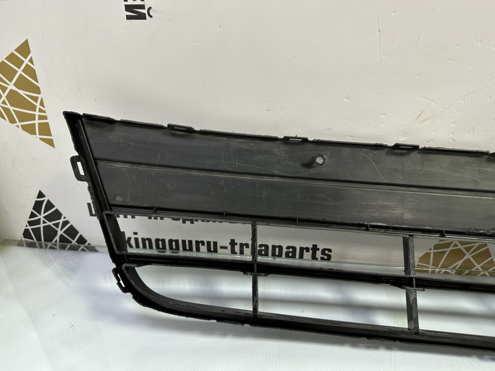 Решетка переднего бампера Volkswagen Tiguan 1 рестайлинг 2011 OEM 5N0853677