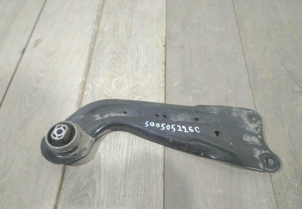Рычаг задний правый бу Skoda Octavia A7 OEM 5Q0505226C