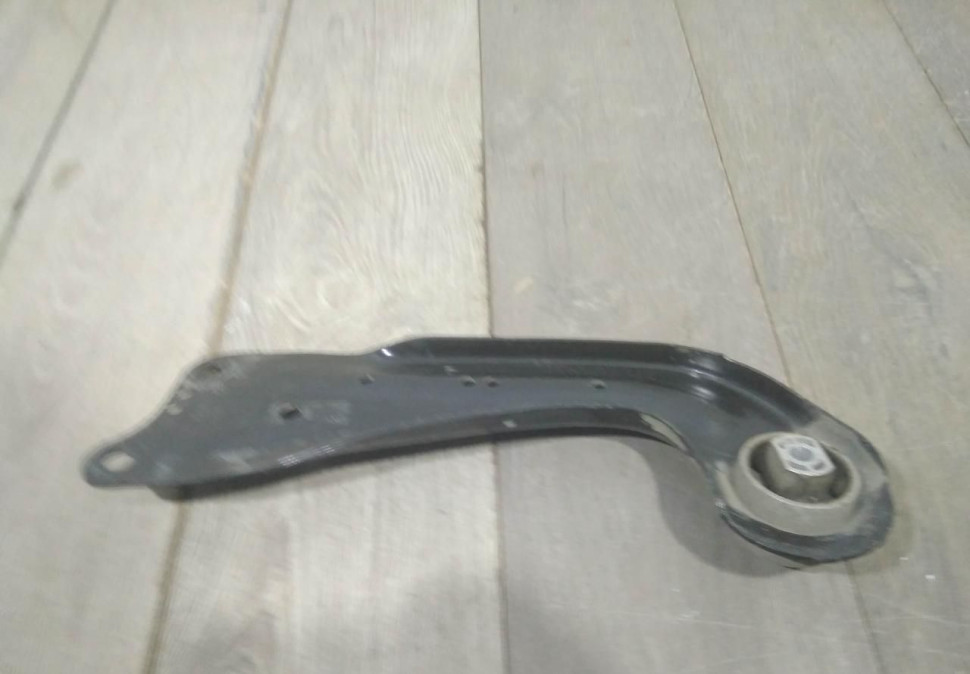 Рычаг задний правый бу Skoda Octavia A7 OEM 5Q0505226C Рычаг задний правый бу Skoda Octavia A7 OEM 5Q0505226C