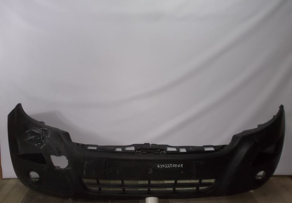 Бампер передний бу Renault Master 3 OEM 620220006R (В)