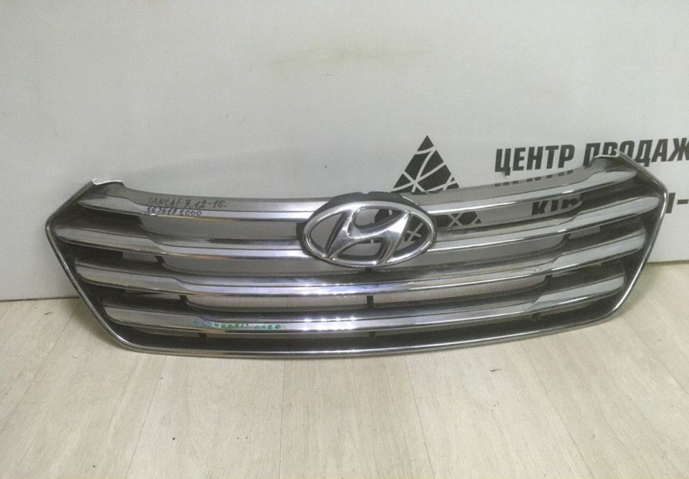 Решетка радиатора Hyundai Grand Santa Fe 3 oem 86351B8000