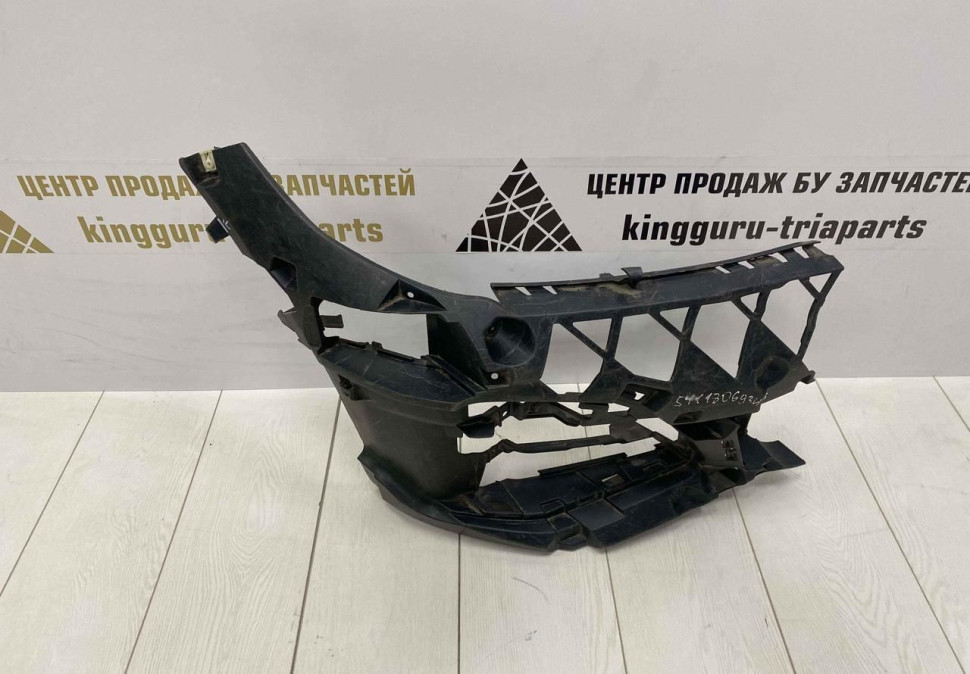 Кронштейн переднего бампера правый BMW 3 G20 M-Pack OEM 51118069348 Кронштейн переднего бампера правый BMW 3 G20 M-Pack OEM 51118069348