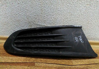 Заглушка ПТФ правая Volkswagen Polo сломано крепление дорест. oem 6ru853666c