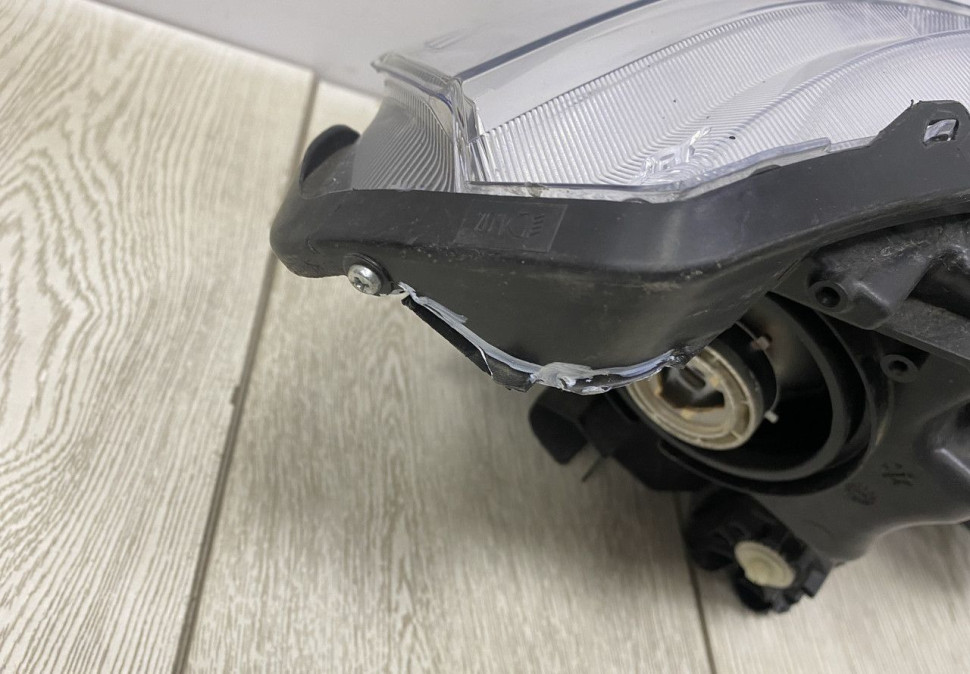 Фара галоген левая Suzuki Vitara 2 OEM 3532054P20