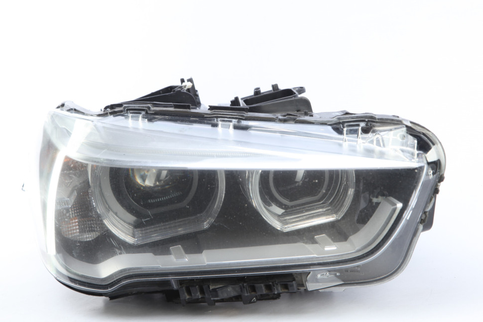 Фара ЛЭД LED правая бу BMW X1 F48 OEM 63117193708