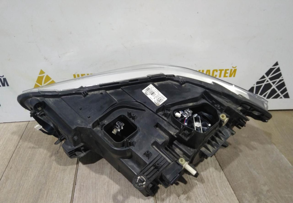 Фара ЛЭД LED правая бу BMW X1 F48 OEM 63117193708