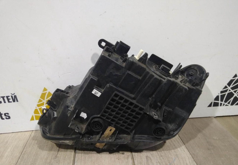 Фара ЛЭД LED правая бу BMW X1 F48 OEM 63117193708