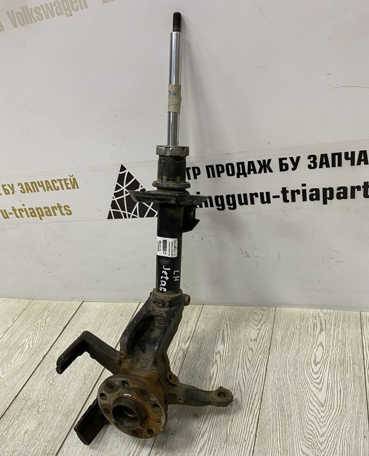 Амортизатор + кулак правый Volkswagen Jetta 6 11-18 oem 5C0413031Q