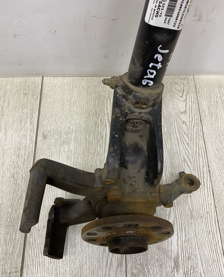 Амортизатор + кулак правый Volkswagen Jetta 6 11-18 oem 5C0413031Q Амортизатор + кулак правый Volkswagen Jetta 6 11-18 oem 5C0413031Q