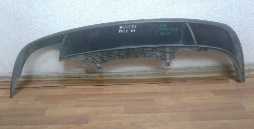Спойлер заднего бампера Volkswagen Passat B7 седан oem 3ae807521