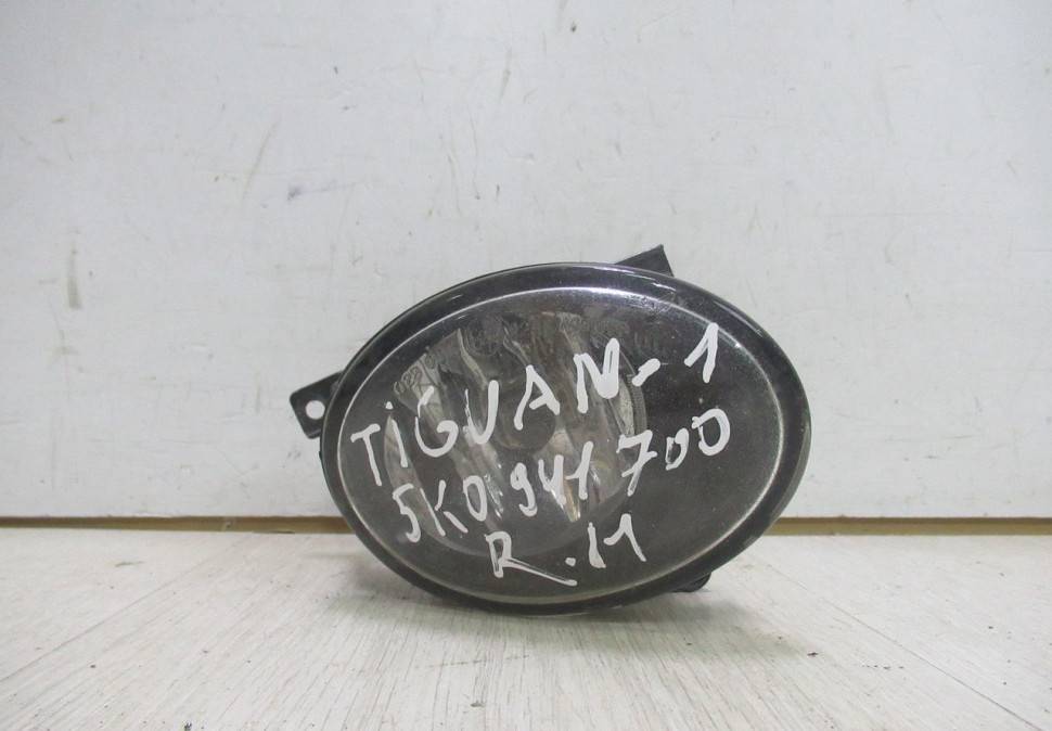 Противотуманная фара правая Volkswagen Tiguan (11-16) oem 5k0941700f