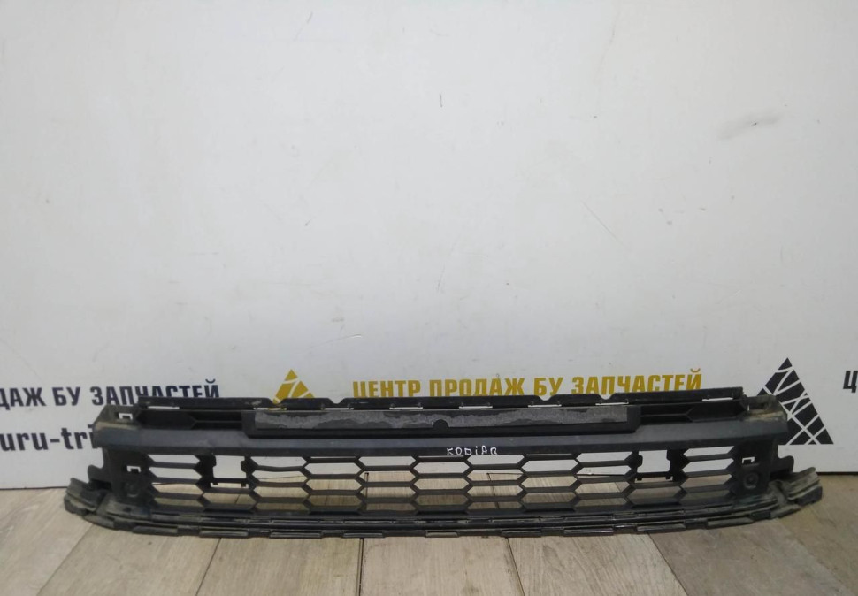 Решетка переднего бампера бу Skoda Kodiaq OEM 565853677
