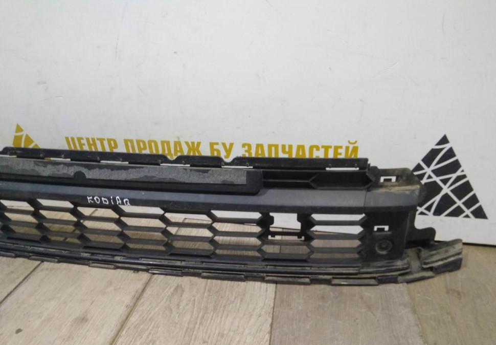 Решетка переднего бампера бу Skoda Kodiaq OEM 565853677
