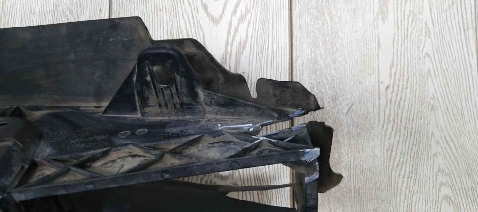 Воздуховод радиатора нижний BMW Х7 G07 OEM 51647459189 Воздуховод радиатора нижний BMW Х7 G07 OEM 51647459189