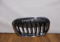 Решетка радиатора правая бу BMW X1 F48 OEM 51117354824