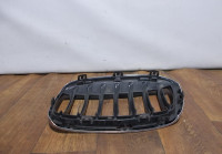 Решетка радиатора правая бу BMW X1 F48 OEM 51117354824