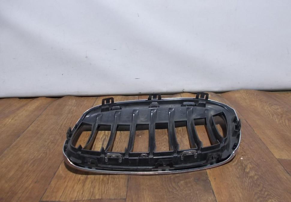 Решетка радиатора правая бу BMW X1 F48 OEM 51117354824 Решетка радиатора правая бу BMW X1 F48 OEM 51117354824