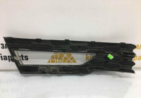 Решетка переднего бампера правая Skoda Octavia A8 2021 OEM 5E3807682C