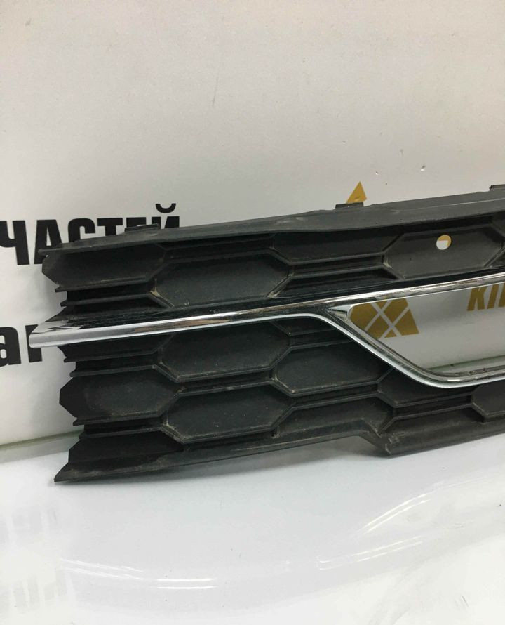 Решетка переднего бампера правая Skoda Octavia A8 2021 OEM 5E3807682C Решетка переднего бампера правая Skoda Octavia A8 2021 OEM 5E3807682C