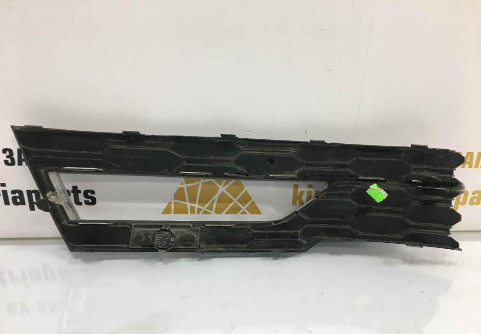 Решетка переднего бампера правая Skoda Octavia A8 2021 OEM 5E3807682C Решетка переднего бампера правая Skoda Octavia A8 2021 OEM 5E3807682C