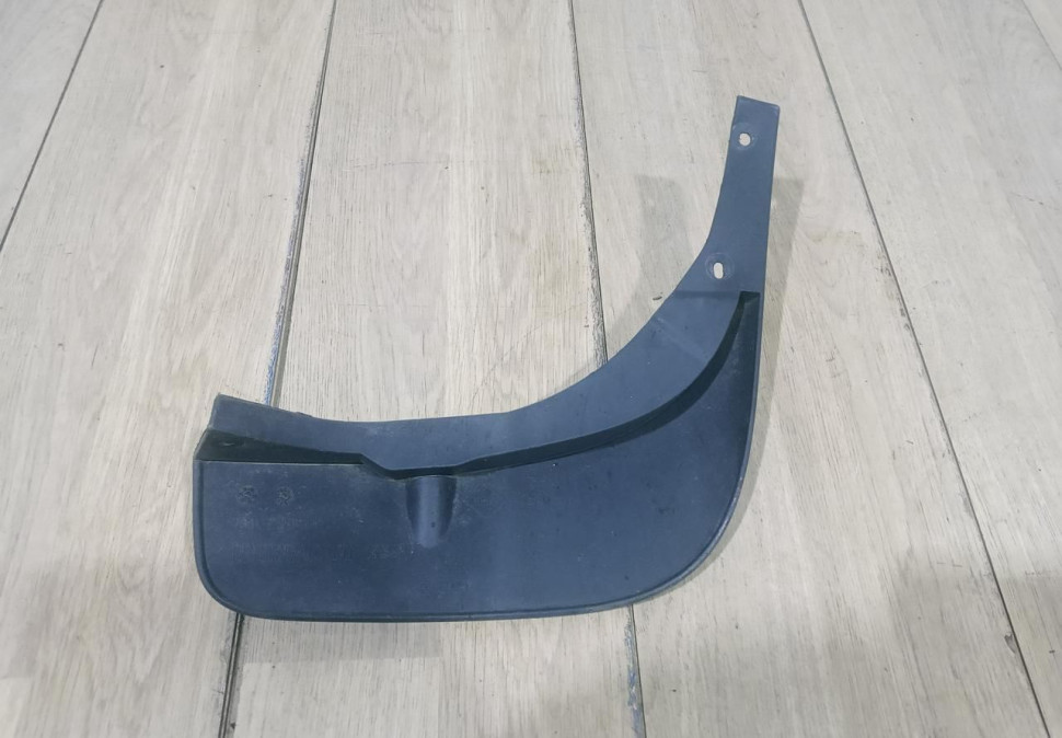 Брызговик задний левый бу Renault Duster OEM 788136387R Брызговик задний левый бу Renault Duster OEM 788136387R