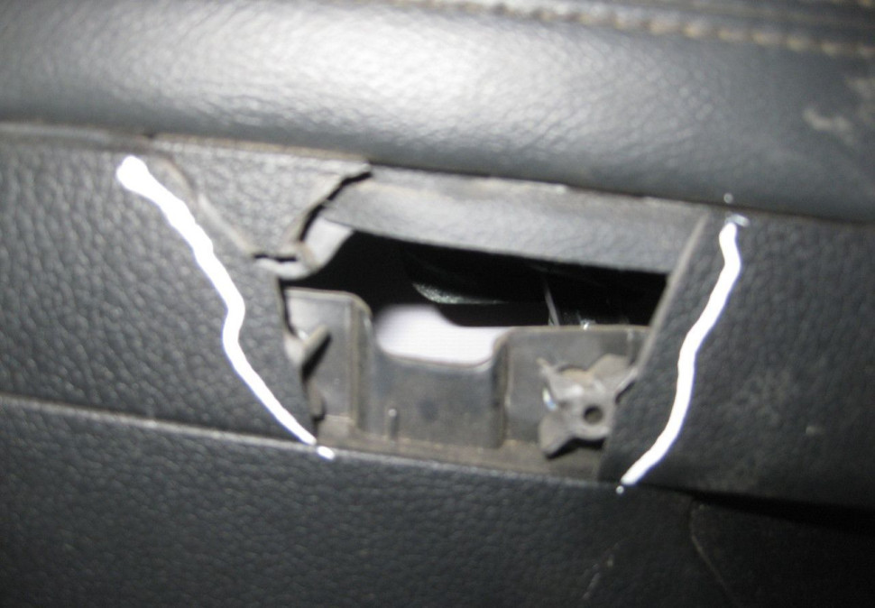 Обивка двери передняя левая Kia Optima 3 oem 823102T000 (слом. часть) (Скл-3) Обивка двери передняя левая Kia Optima 3 oem 823102T000 (слом. часть) (Скл-3)