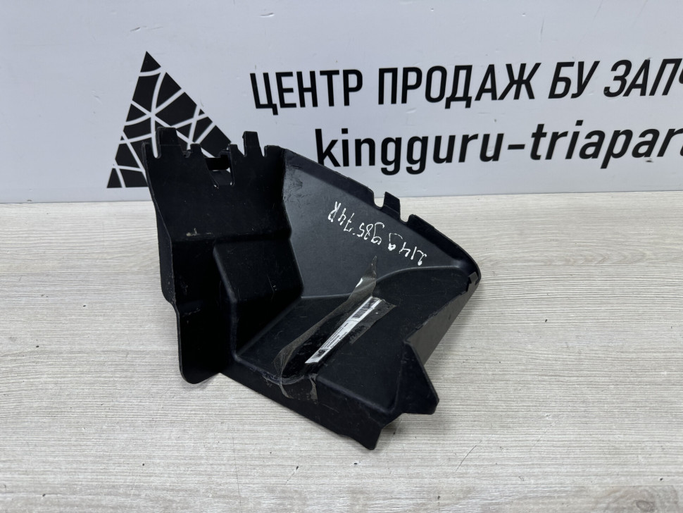 Дефлектор радиатора левый Renault Duster oem 214998574R