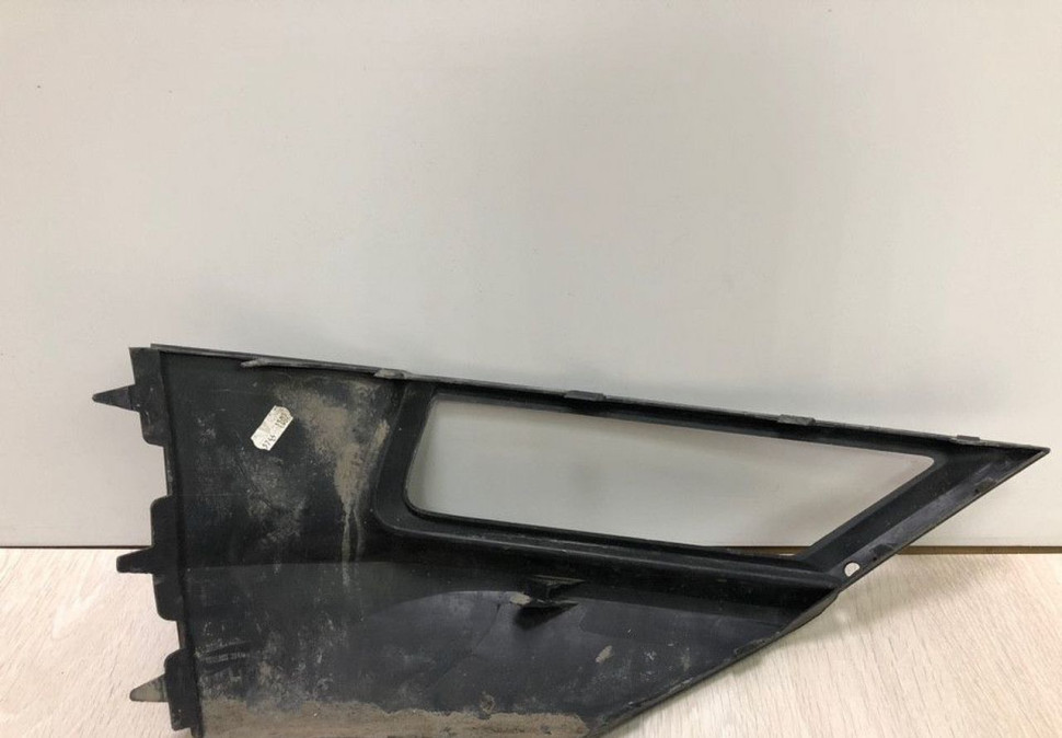 Решетка рамка ПТФ левая Volkswagen Tiguan 2 oem 5NA853211A Решетка рамка ПТФ левая Volkswagen Tiguan 2 oem 5NA853211A