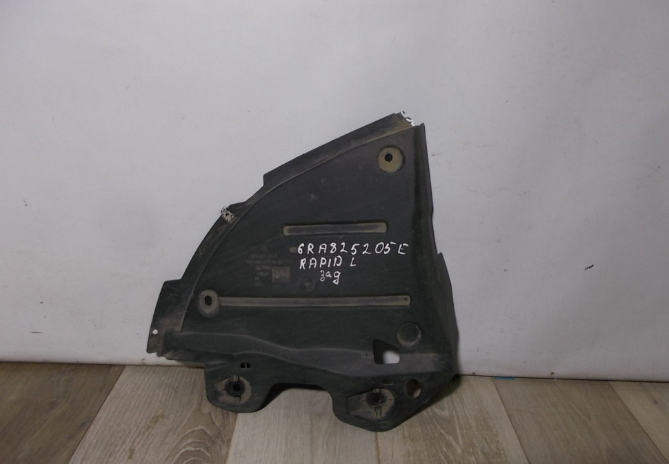 Защита днища задняя левая бу Skoda Rapid OEM 6RA825205E