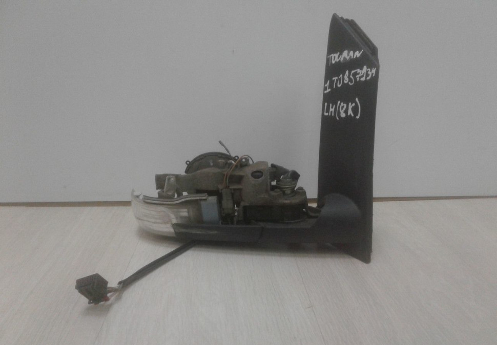Корпус зеркала правый (8к) Volkswagen Touran рест oem 1t0857934 (без крышки) (без зеркал.элем)