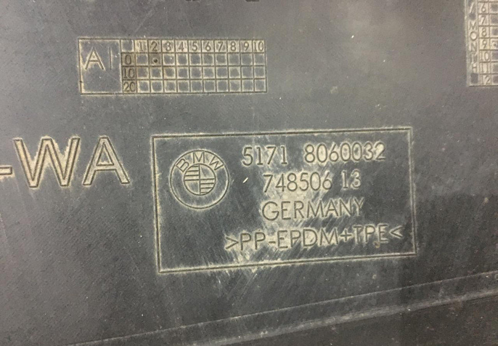 Защита переднего бампера правая BMW 5 G30 M-Pack OEM 51718060032