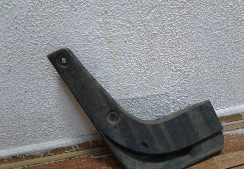 Брызговик задний правый Kia Spotage 3 oem 868423u000 Брызговик задний правый Kia Spotage 3 oem 868423u000