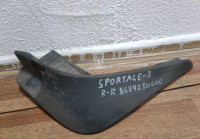 Брызговик задний правый Kia Spotage 3 oem 868423u000