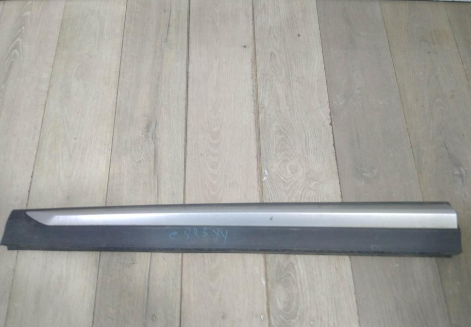 Молдинг двери передний левый бу BMW X4 F26 OEM 51137352555