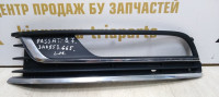 Решетка противотуманной фары левая Volkswagen Passat B7 11-15 oem 3AA853665