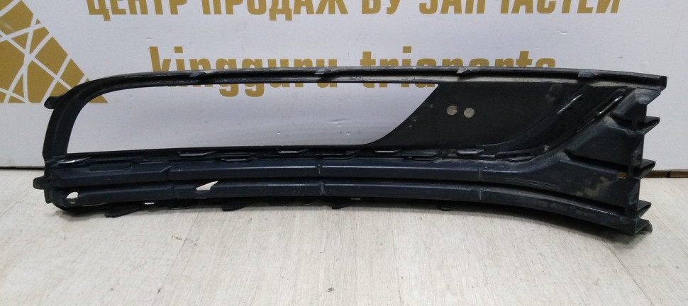 Решетка противотуманной фары левая Volkswagen Passat B7 11-15 oem 3AA853665