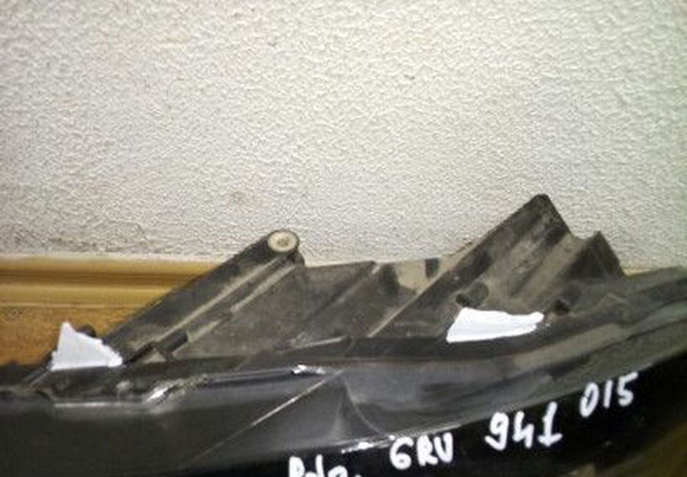 Фара левая Volkswagen Polo Oem 6RU941015 (слом 3 крепежа / потертость) Фара левая Volkswagen Polo Oem 6RU941015 (слом 3 крепежа / потертость)