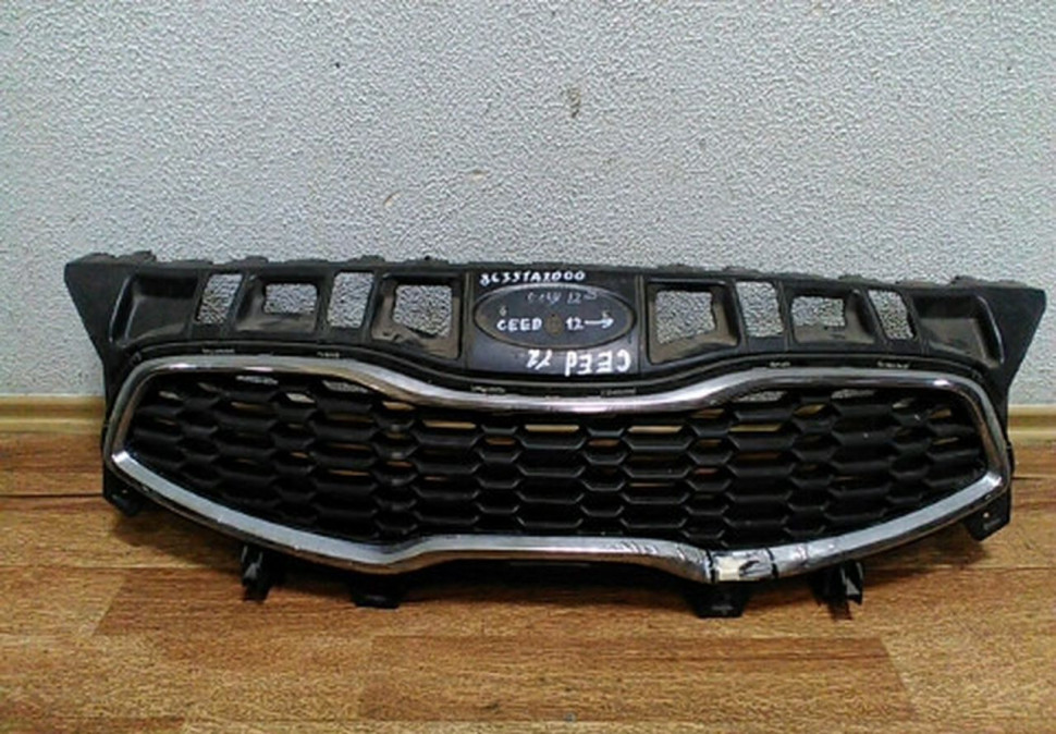 Решетка радиатора Kia Ceed(12>) повреждение Хрома oem 86351a2000 (скл-3)
