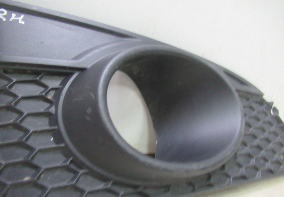 Накладка противотуманной фары правая Chevrolet Captiva C140 oem 96945180