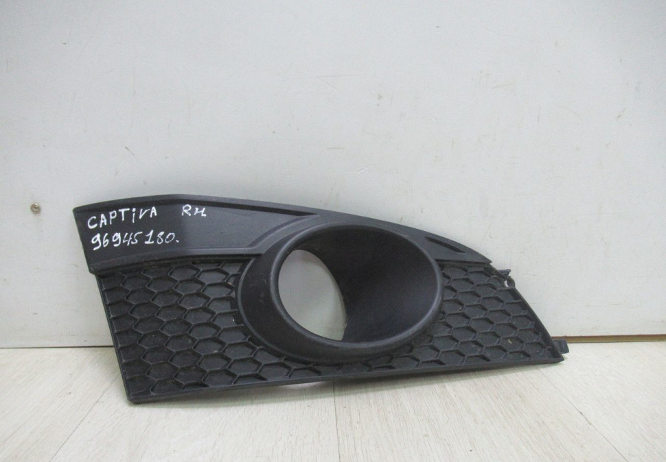 Накладка противотуманной фары правая Chevrolet Captiva C140 oem 96945180 Накладка противотуманной фары правая Chevrolet Captiva C140 oem 96945180
