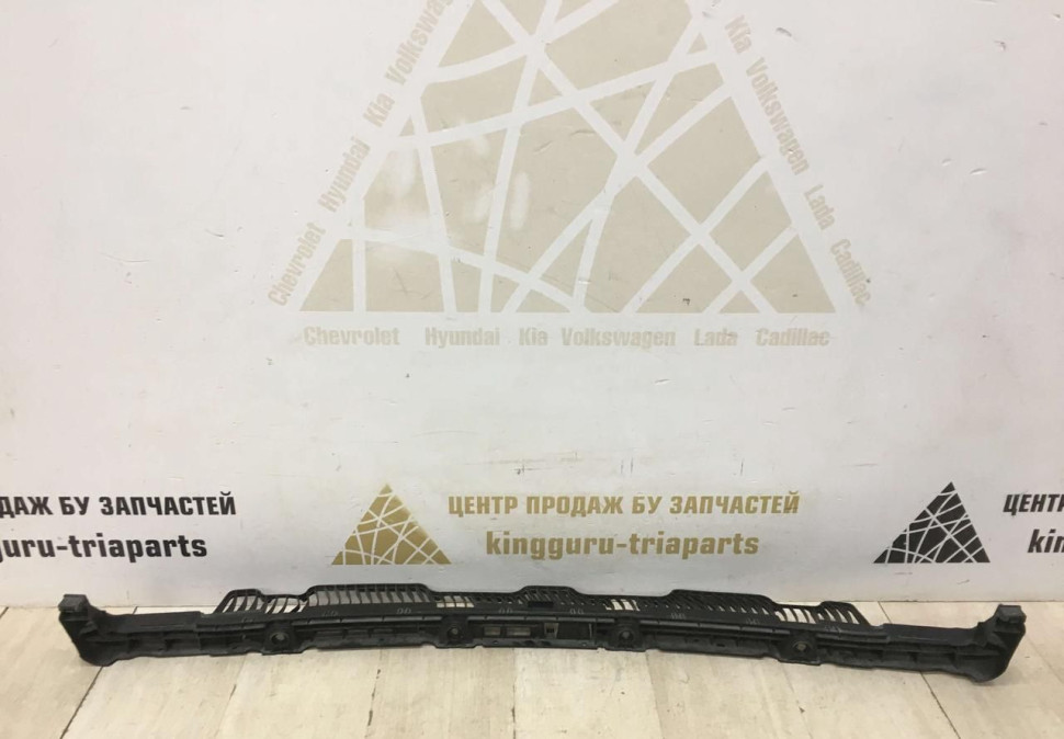 Кронштейн заднего бампера Volkswagen Golf 7 oem 5g6807863c Кронштейн заднего бампера Volkswagen Golf 7 oem 5g6807863c