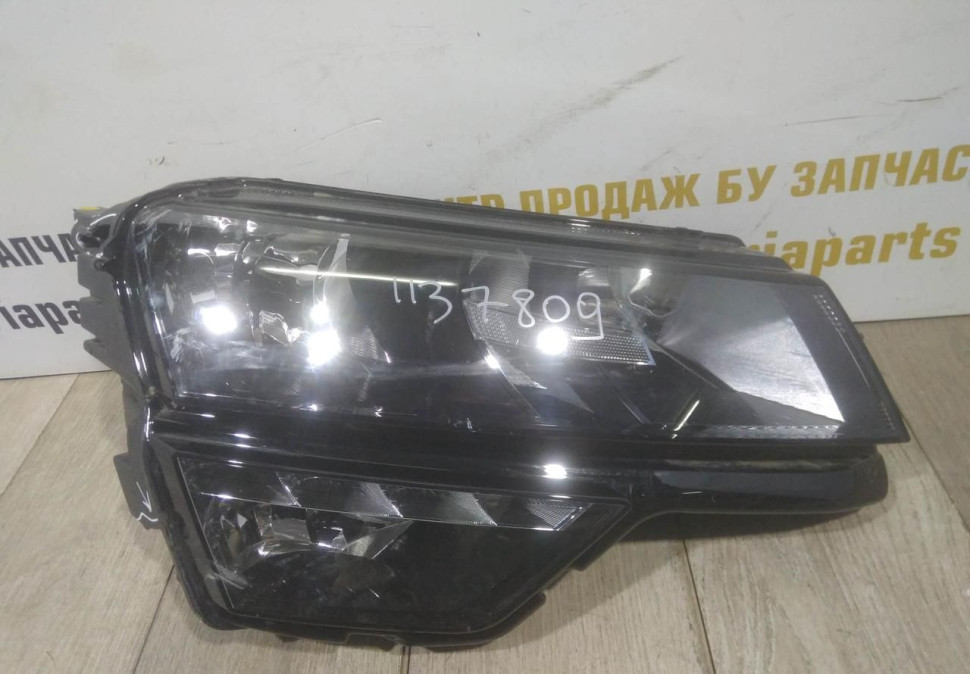 Фара галоген правая бу Skoda Karoq OEM 57B941016A