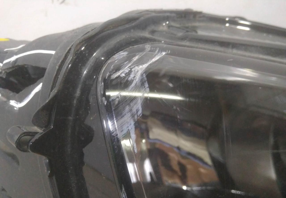 Фара галоген правая бу Skoda Karoq OEM 57B941016A